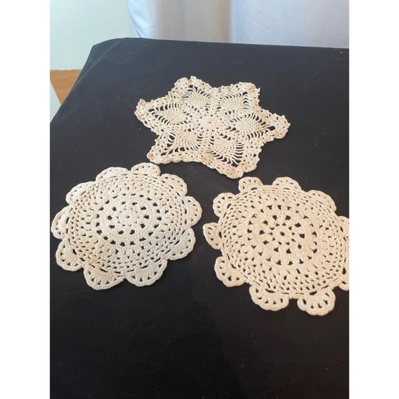 Vintage Doilies Hand Crocheted White Lot of 3 EUC - Picture 7 of 8